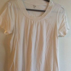 White tee shirt
